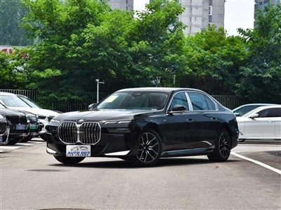 Carr Leictreach BMW I7